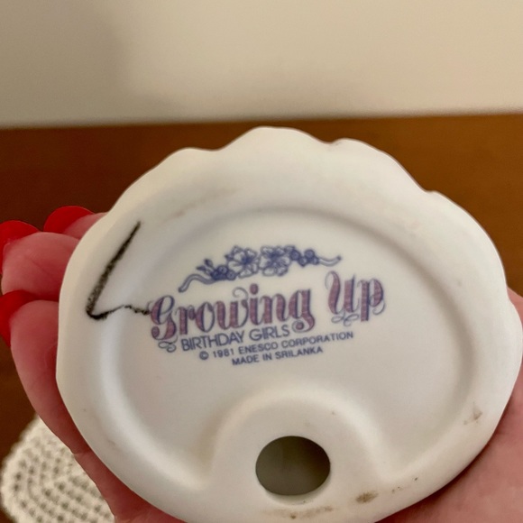 Growing Up Birthday Girl - 8 years - Picture 4 of 4